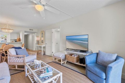 Condo in New Smyrna Beach, Florida, 2 bedrooms  № 1588606 - photo 8