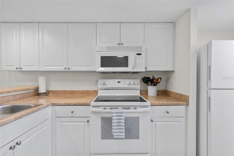 Condo in New Smyrna Beach, Florida, 2 bedrooms  № 1588606 - photo 17