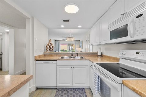 Condo in New Smyrna Beach, Florida, 2 bedrooms  № 1588606 - photo 18