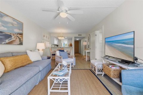 Condo in New Smyrna Beach, Florida, 2 bedrooms  № 1588606 - photo 10