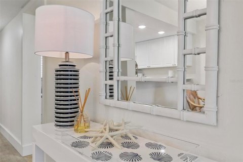 Condo in New Smyrna Beach, Florida, 2 bedrooms  № 1588606 - photo 12