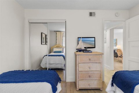 Condo in New Smyrna Beach, Florida, 2 bedrooms  № 1588606 - photo 26