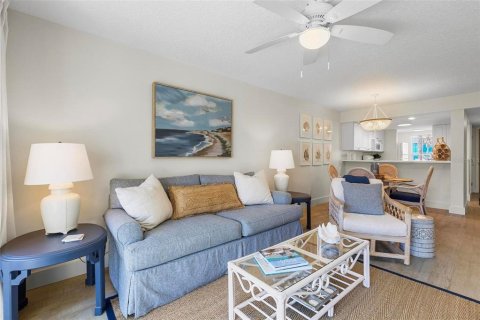 Condo in New Smyrna Beach, Florida, 2 bedrooms  № 1588606 - photo 9