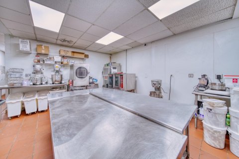 Propiedad comercial en venta en Hollywood, Florida № 1921134 - foto 1