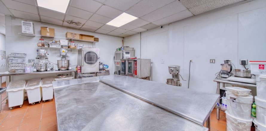 Propiedad comercial en Hollywood, Florida № 1921134