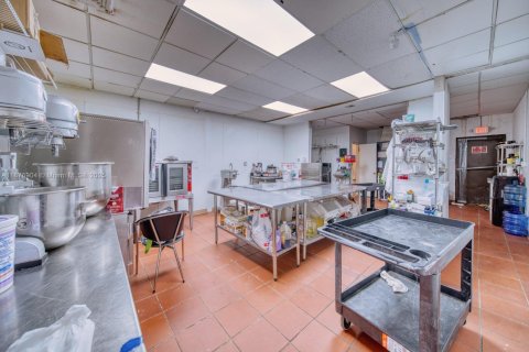 Propiedad comercial en venta en Hollywood, Florida № 1921134 - foto 9