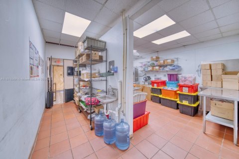 Propiedad comercial en venta en Hollywood, Florida № 1921134 - foto 8