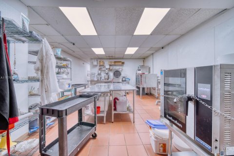 Propiedad comercial en venta en Hollywood, Florida № 1921134 - foto 3