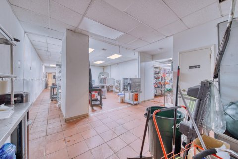Propiedad comercial en venta en Hollywood, Florida № 1921134 - foto 11