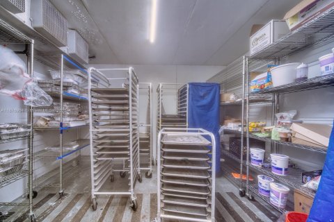 Propiedad comercial en venta en Hollywood, Florida № 1921134 - foto 17