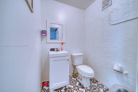 Propiedad comercial en venta en Hollywood, Florida № 1921134 - foto 22