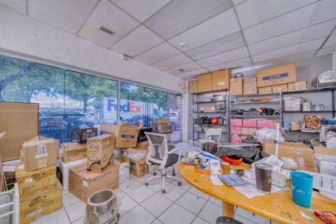 Propiedad comercial en venta en Hollywood, Florida № 1921134 - foto 20