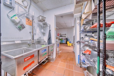 Propiedad comercial en venta en Hollywood, Florida № 1921134 - foto 5