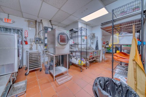 Propiedad comercial en venta en Hollywood, Florida № 1921134 - foto 14