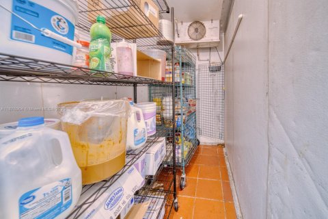 Propiedad comercial en venta en Hollywood, Florida № 1921134 - foto 16