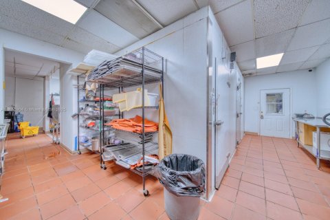 Propiedad comercial en venta en Hollywood, Florida № 1921134 - foto 13