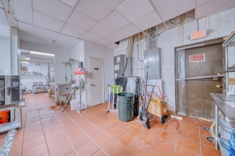 Propiedad comercial en venta en Hollywood, Florida № 1921134 - foto 12