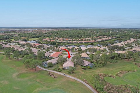 House in Port St. Lucie, Florida 3 bedrooms, 215.72 sq.m. № 2250115 - photo 10