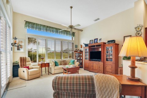 House in Port St. Lucie, Florida 3 bedrooms, 215.72 sq.m. № 2250115 - photo 30