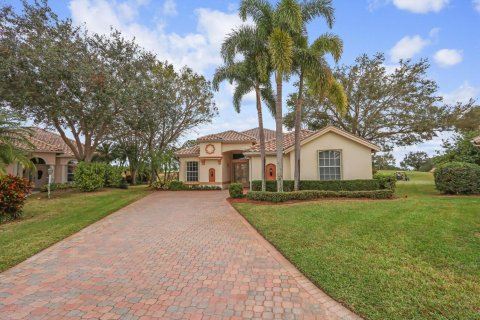 House in Port St. Lucie, Florida 3 bedrooms, 215.72 sq.m. № 2250115 - photo 13