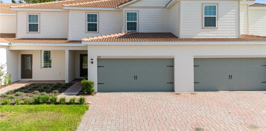 Adosado en Kissimmee, Florida 3 dormitorios, 151.9 m2 № 2214777