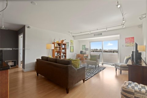 Condominio en venta en Fort Lauderdale, Florida, 1 dormitorio, 80.82 m2 № 1863639 - foto 6