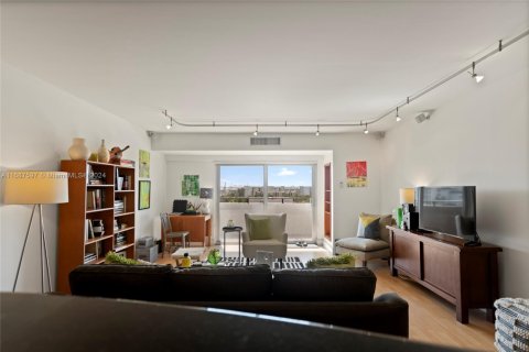 Condominio en venta en Fort Lauderdale, Florida, 1 dormitorio, 80.82 m2 № 1863639 - foto 3