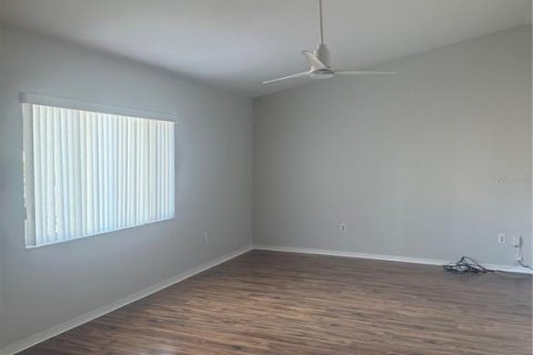 Villa ou maison à louer à Summerfield, Floride: 2 chambres, 161.19 m2 № 2125690 - photo 3
