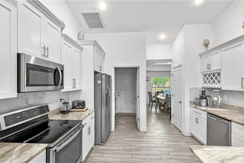 Купить виллу или дом в Лихай-Эйкерс, Флорида 3 комнаты, 200.95м2, № 2247067 - фото 4