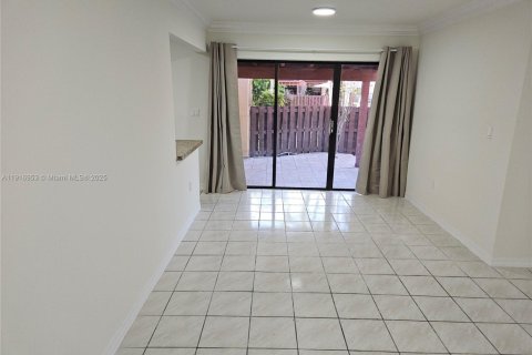 Condo in Miami, Florida, 3 bedrooms № 1974453 - photo 13