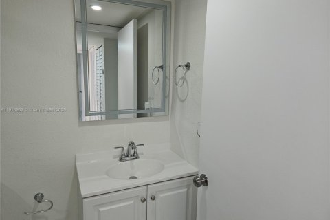 Condo in Miami, Florida, 3 bedrooms № 1974453 - photo 24