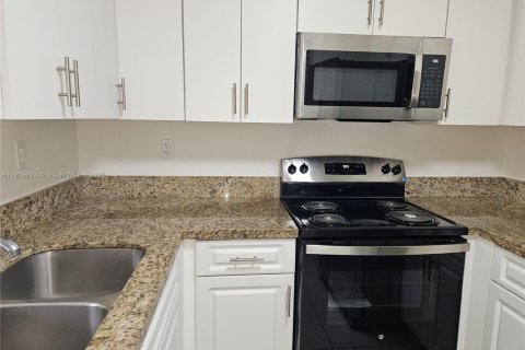 Condo in Miami, Florida, 3 bedrooms № 1974453 - photo 19