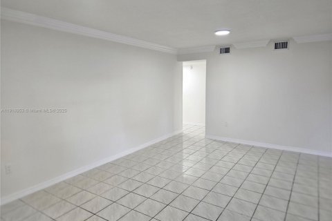 Condo in Miami, Florida, 3 bedrooms № 1974453 - photo 11