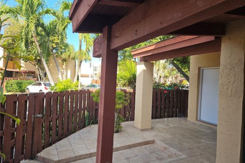 Condo in Miami, Florida, 3 bedrooms № 1974453 - photo 6