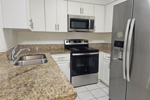 Condo in Miami, Florida, 3 bedrooms № 1974453 - photo 18