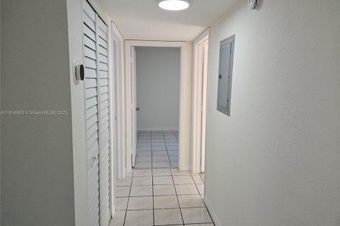 Condo in Miami, Florida, 3 bedrooms № 1974453 - photo 21