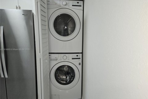 Condo in Miami, Florida, 3 bedrooms № 1974453 - photo 20