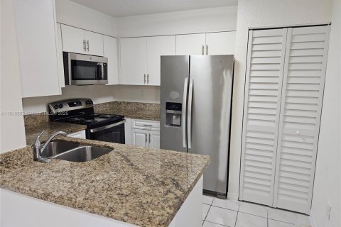 Condo in Miami, Florida, 3 bedrooms № 1974453 - photo 17