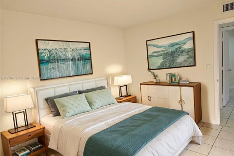 Condo in Miami, Florida, 3 bedrooms № 1974453 - photo 27