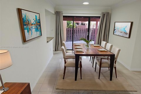 Condo in Miami, Florida, 3 bedrooms № 1974453 - photo 14