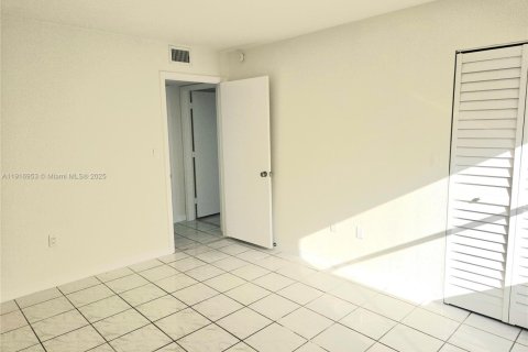 Condo in Miami, Florida, 3 bedrooms № 1974453 - photo 28