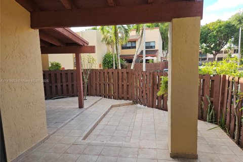 Condo in Miami, Florida, 3 bedrooms № 1974453 - photo 5