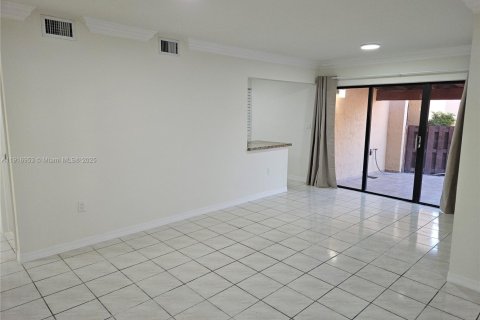 Condo in Miami, Florida, 3 bedrooms № 1974453 - photo 12