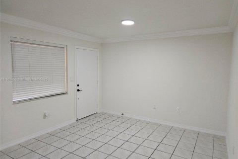 Condo in Miami, Florida, 3 bedrooms № 1974453 - photo 9