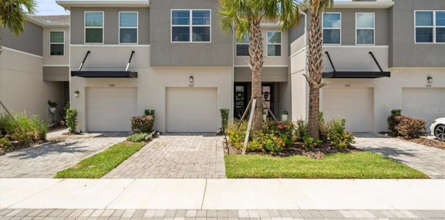 Townhouse in Wesley Chapel, Florida 3 bedrooms, 156.08 sq.m. № 1912739