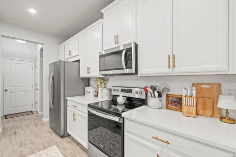 Townhouse in Wesley Chapel, Florida 3 bedrooms, 156.08 sq.m. № 1912739 - photo 14