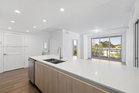 Condominio en venta en North Miami Beach, Florida, 2 dormitorios, 89.93 m2 № 1715965 - foto 12