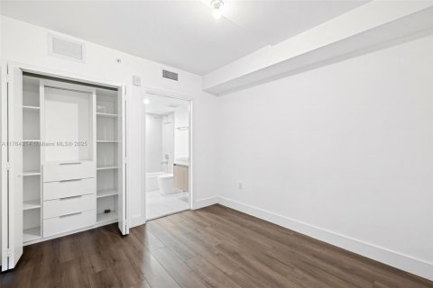 Condominio en venta en North Miami Beach, Florida, 2 dormitorios, 89.93 m2 № 1715965 - foto 16
