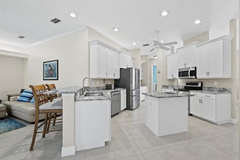 Villa ou maison à vendre à Bradenton, Floride: 4 chambres, 241.17 m2 № 2410559 - photo 13