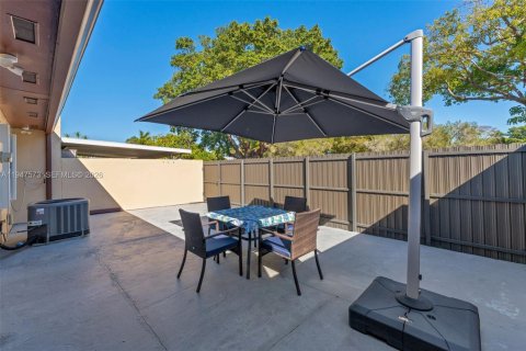 Touwnhouse à vendre à Miami, Floride: 3 chambres, 90.12 m2 № 2004240 - photo 19